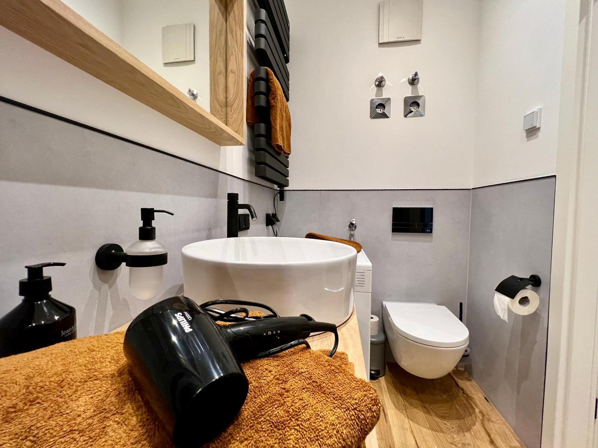 Edler Wohnraum Luxurioeses Studio Im Zentrum Mit Balkon, Kaffeevollautomat, Klima & Parkplatz Zwickau Exterior foto
